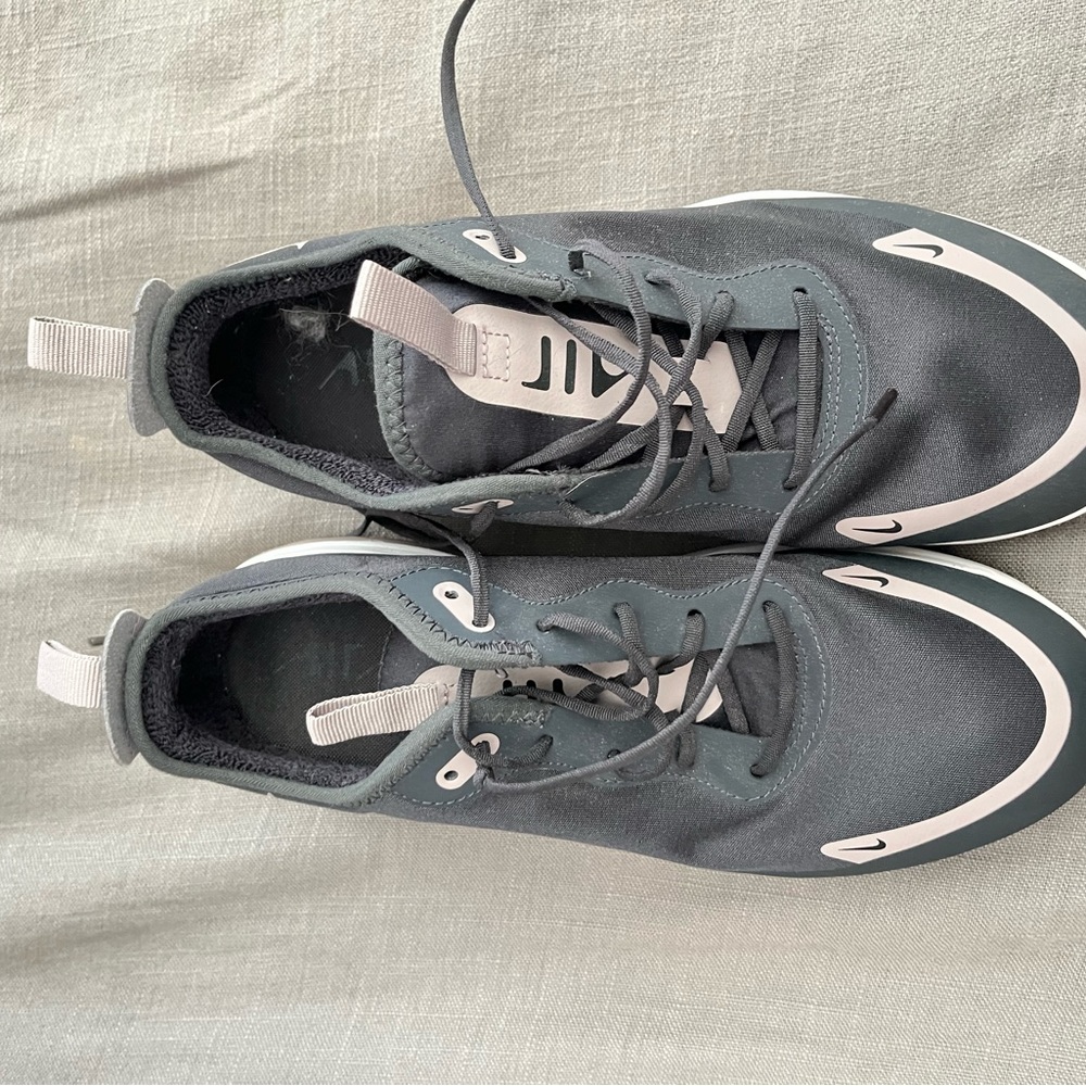 NIKE AIR MAX sneakers light wear size 8.5